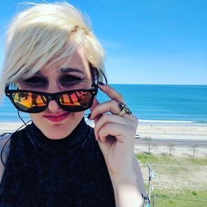 Meet your Posher, Alaena